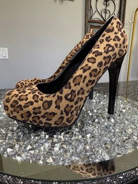 Kardashian Kollection Los Angeles Leopard Print Platform Pumps - Tan/Black